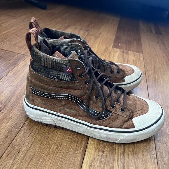 Vans Hi top rugged sneaker flannel lined outdoor shoe - Picture 2 of 4